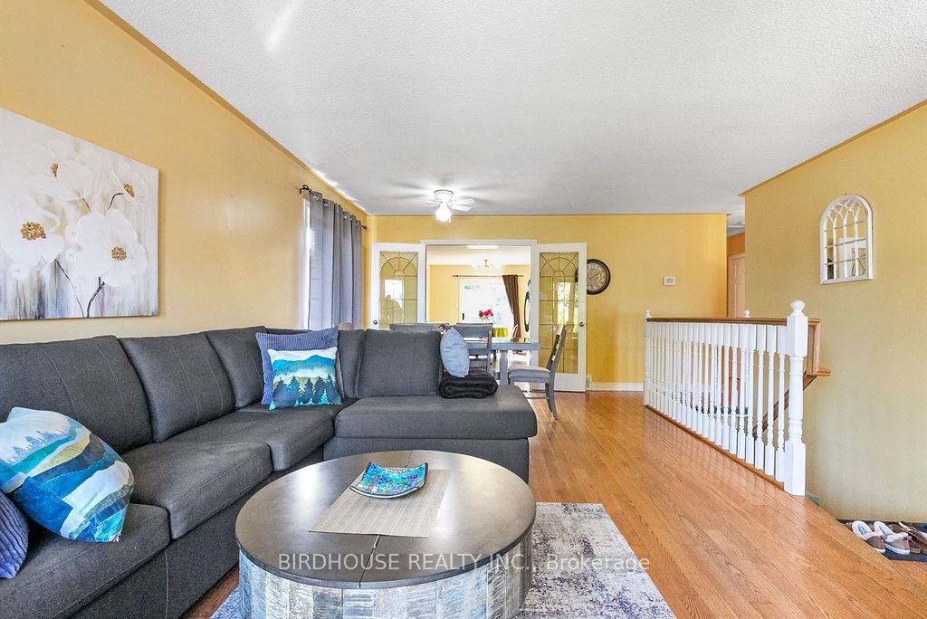 341 Mary Street W