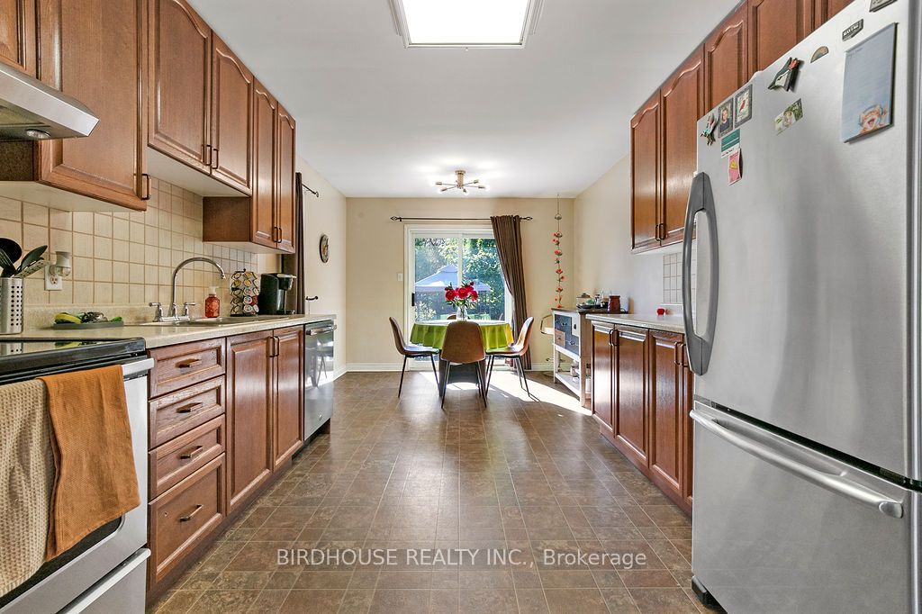 341 Mary Street W