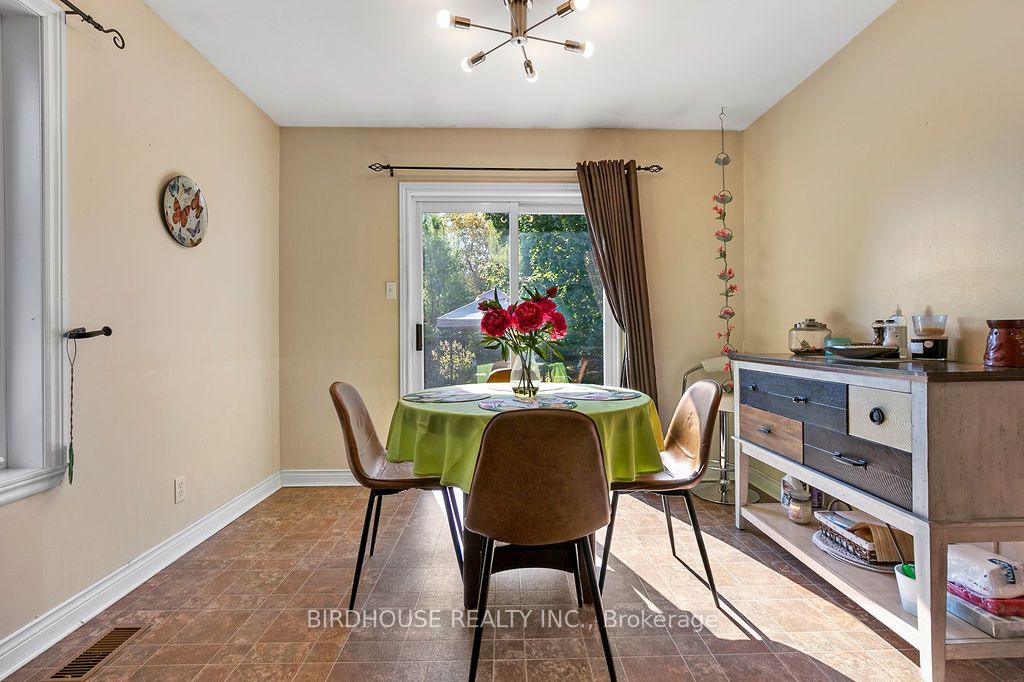 341 Mary Street W