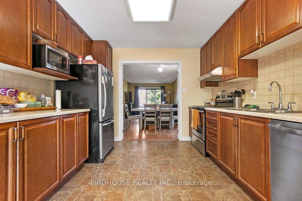 341 Mary Street W