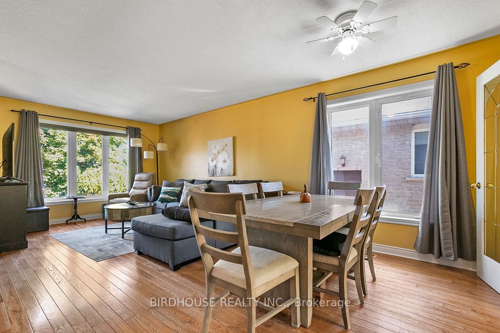 341 Mary Street W