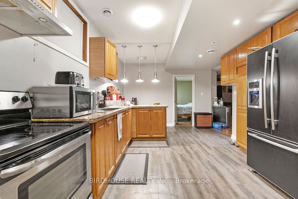 341 Mary Street W