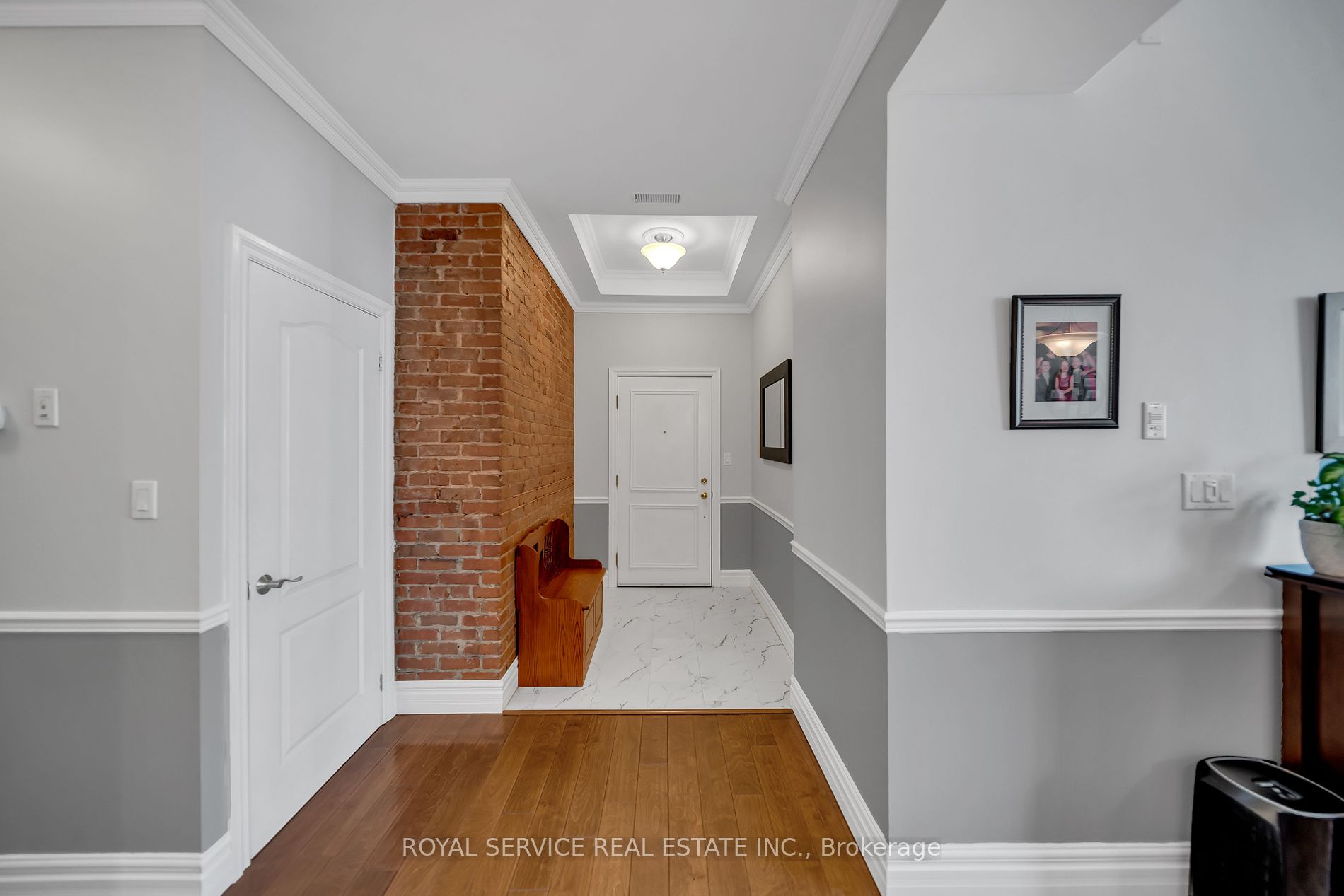 323 George St W, #207