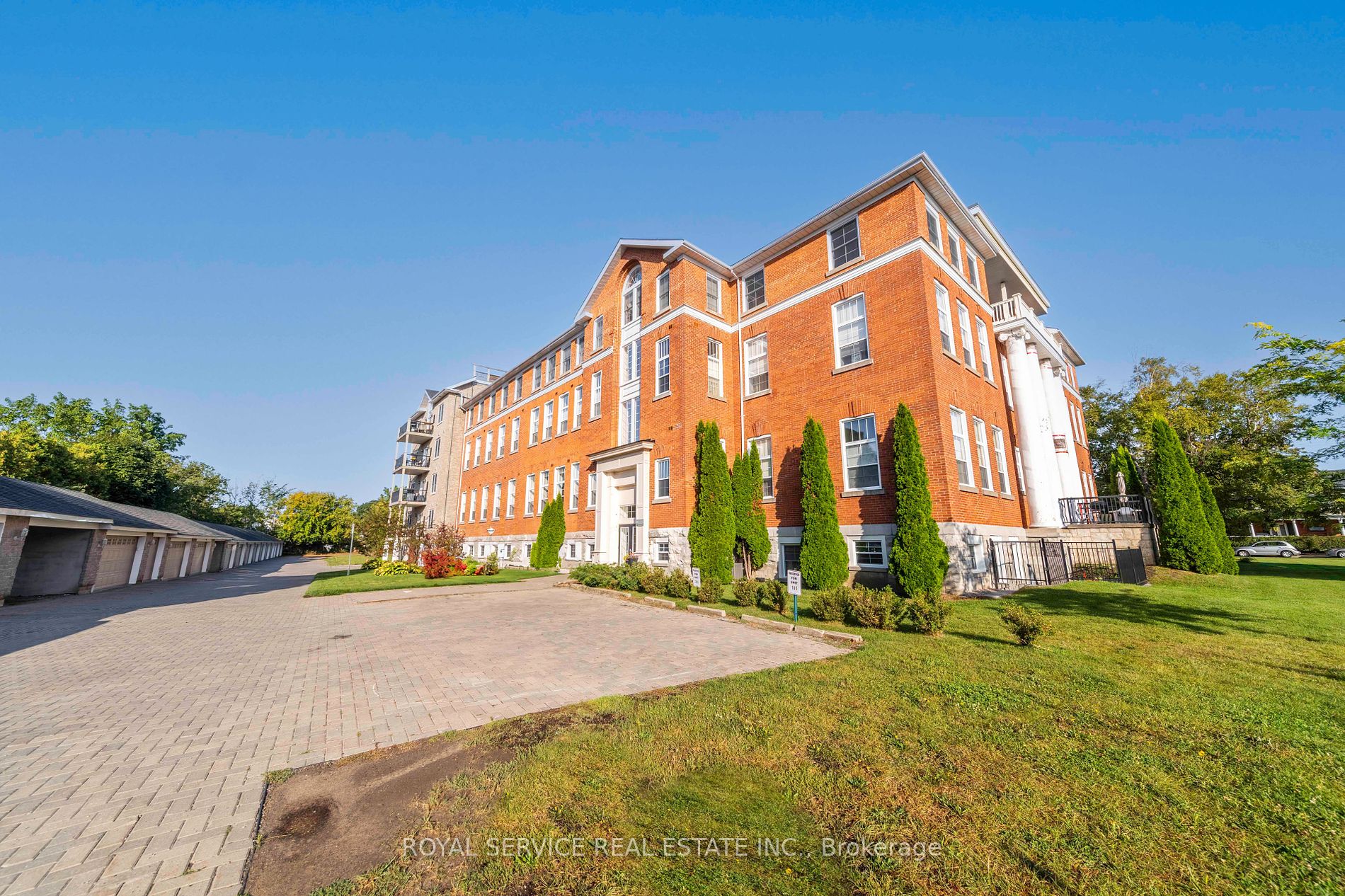 323 George St W, #207
