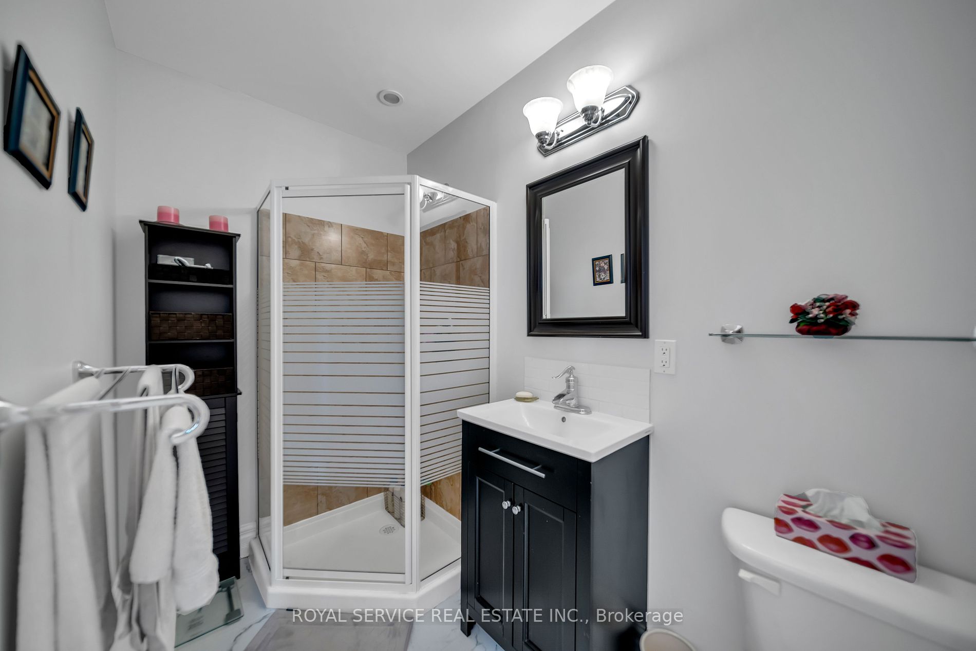 323 George St W, #207