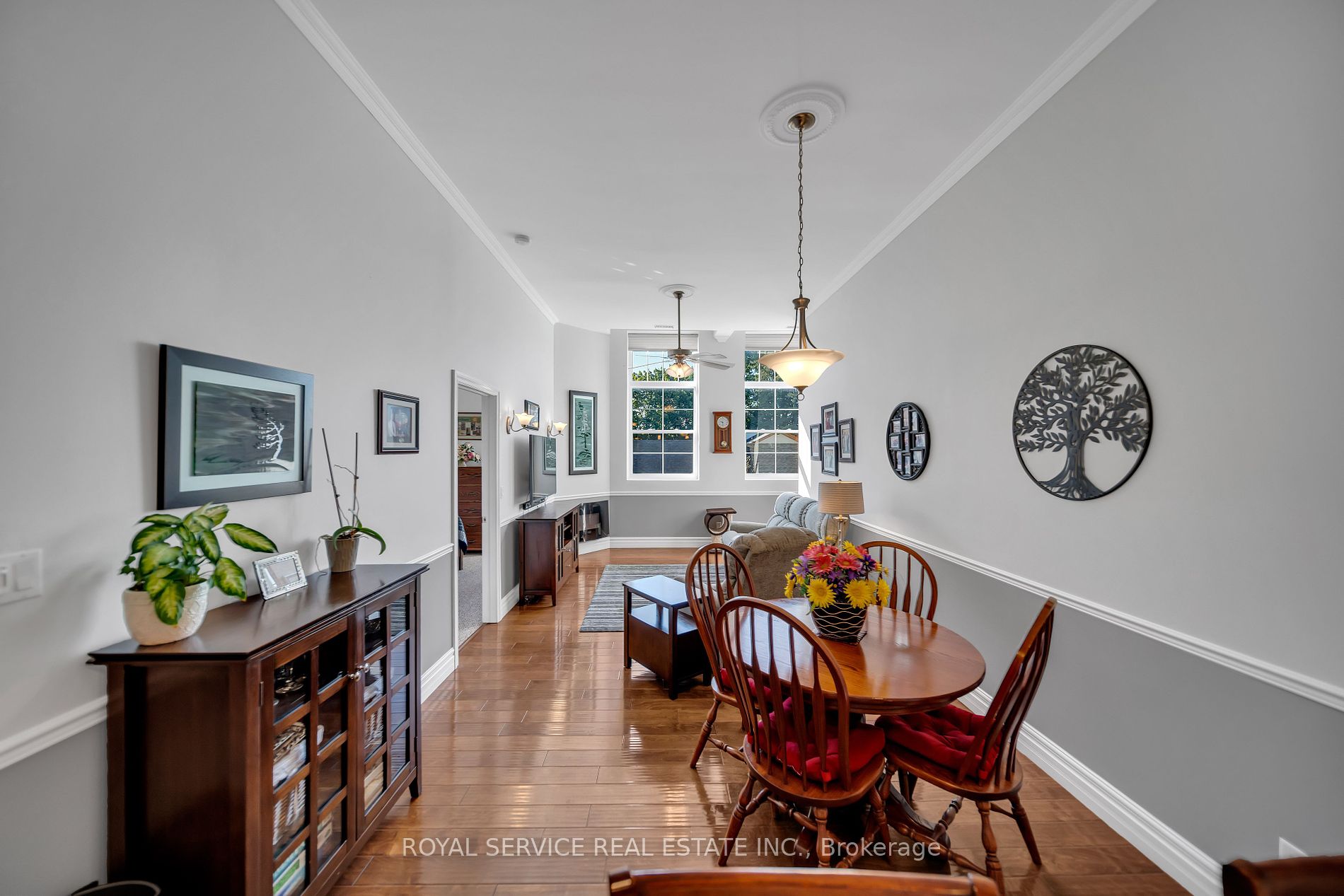 323 George St W, #207