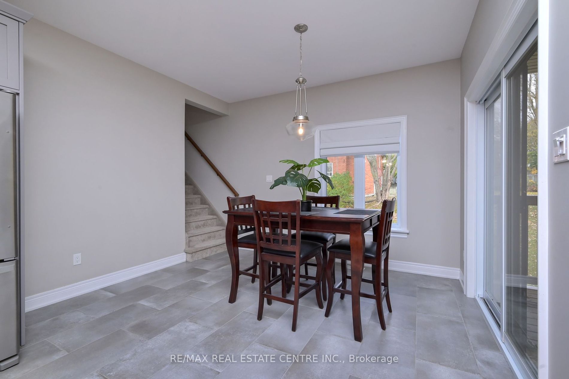 19 Emma Street N