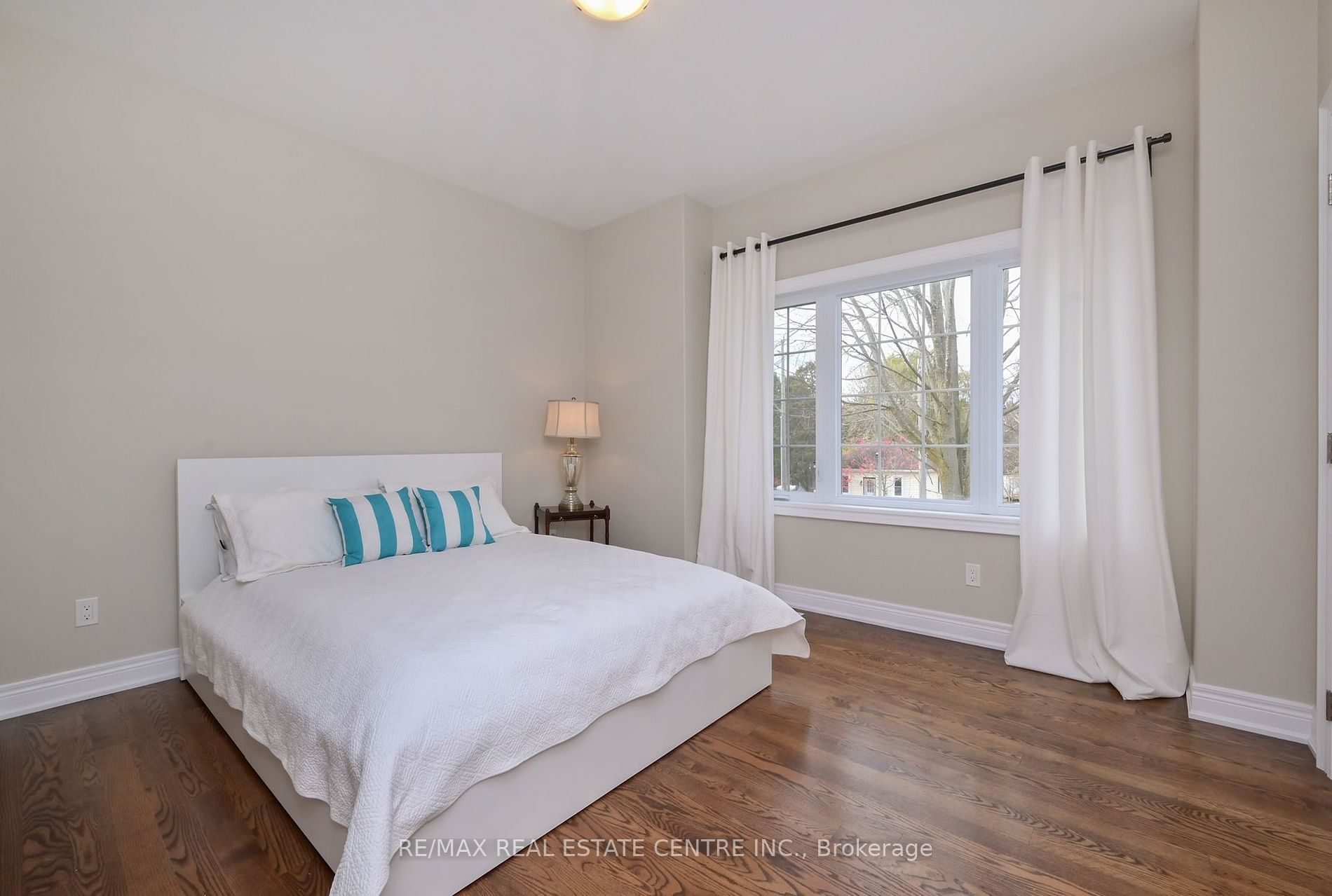 19 Emma Street N