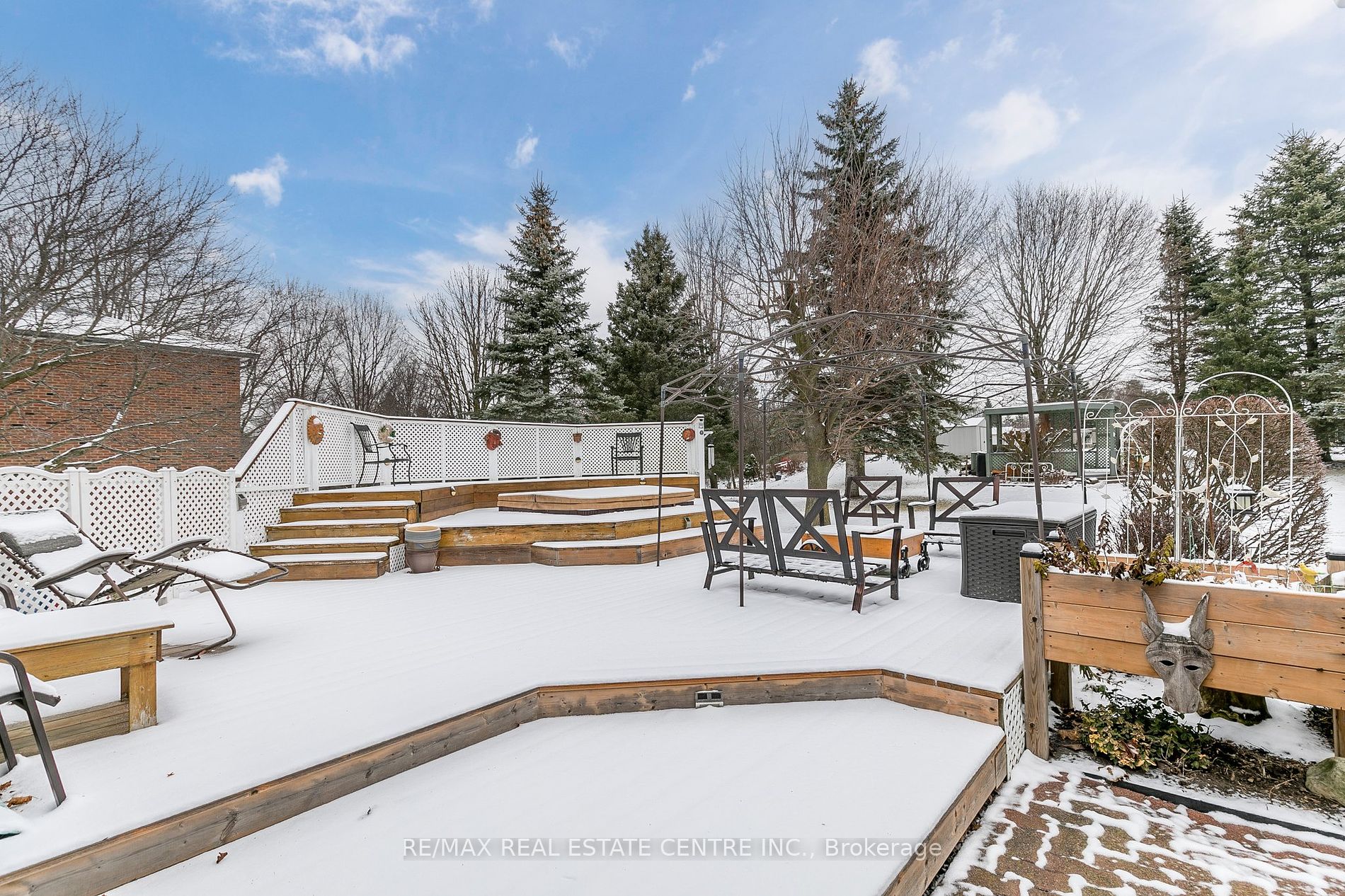 9 Lynda Ave