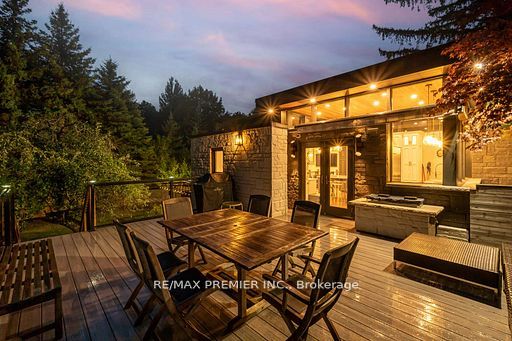 114 Lakeshore Road W