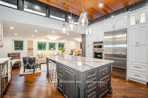 114 Lakeshore Road W