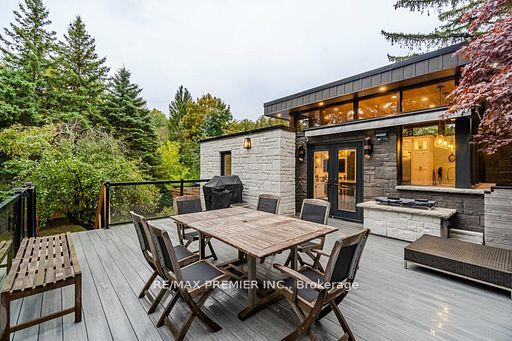 114 Lakeshore Road W