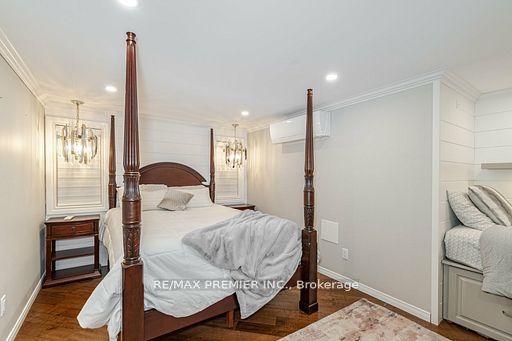 114 Lakeshore Road W