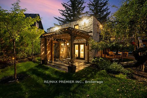 114 Lakeshore Road W