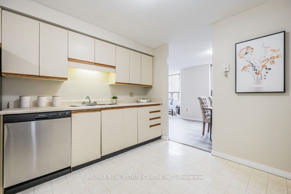 55 Green Valley Dr, #412