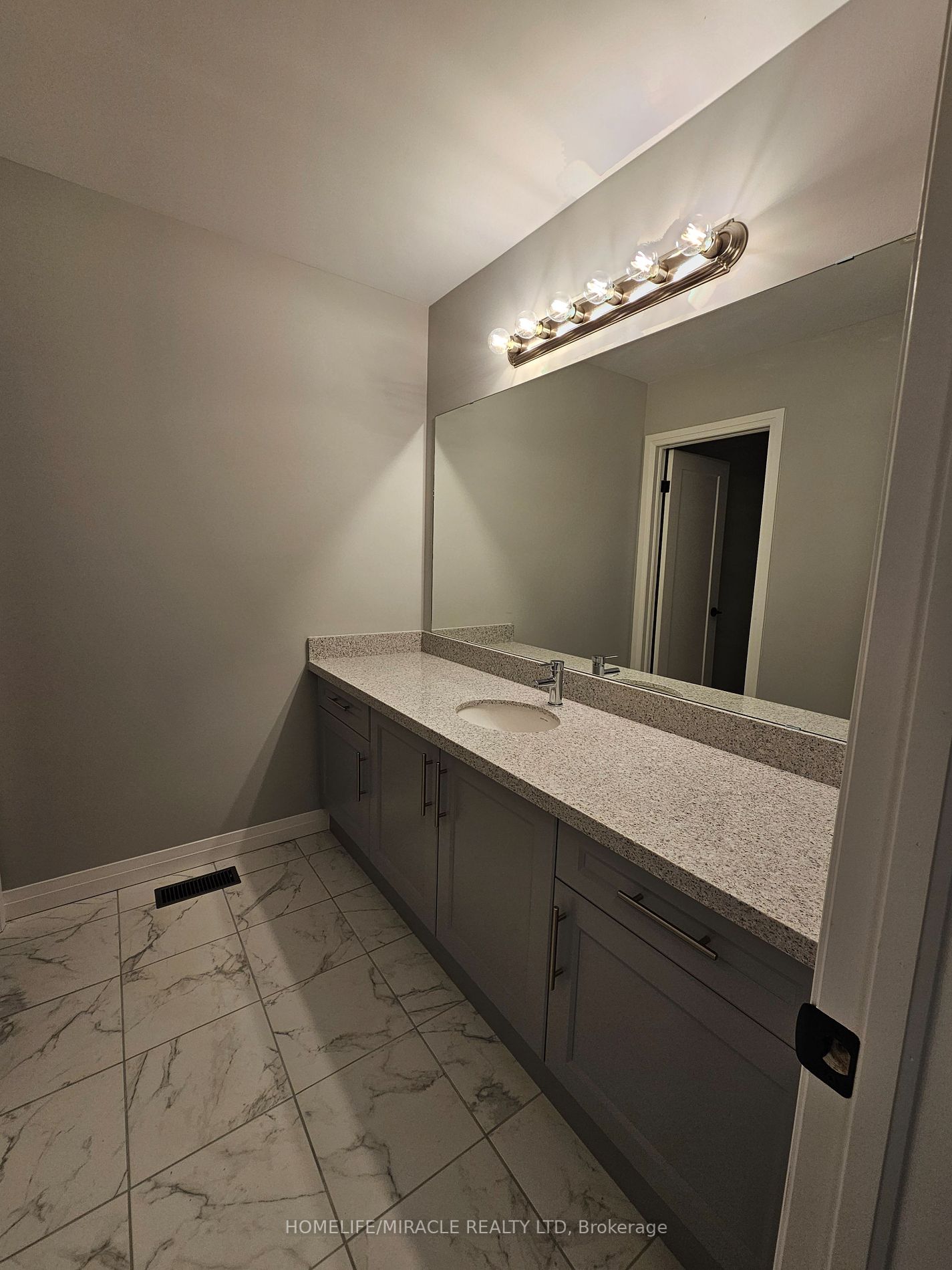 148 Cittadella Boulevard