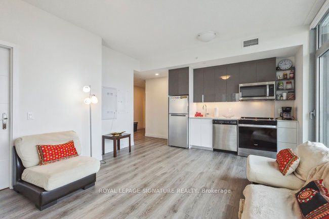 60 Frederick St N, #1407