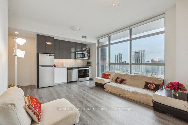 60 Frederick St N, #1407