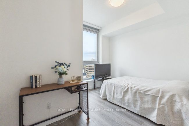 60 Frederick St N, #1407