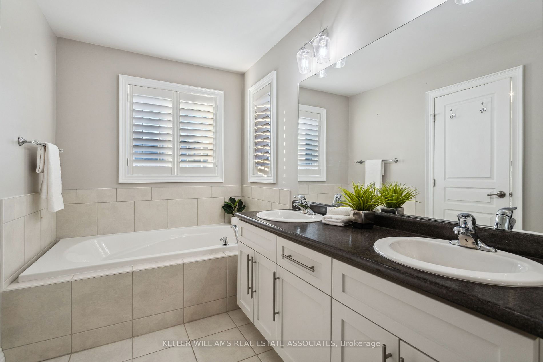 174 Escarpment Dr