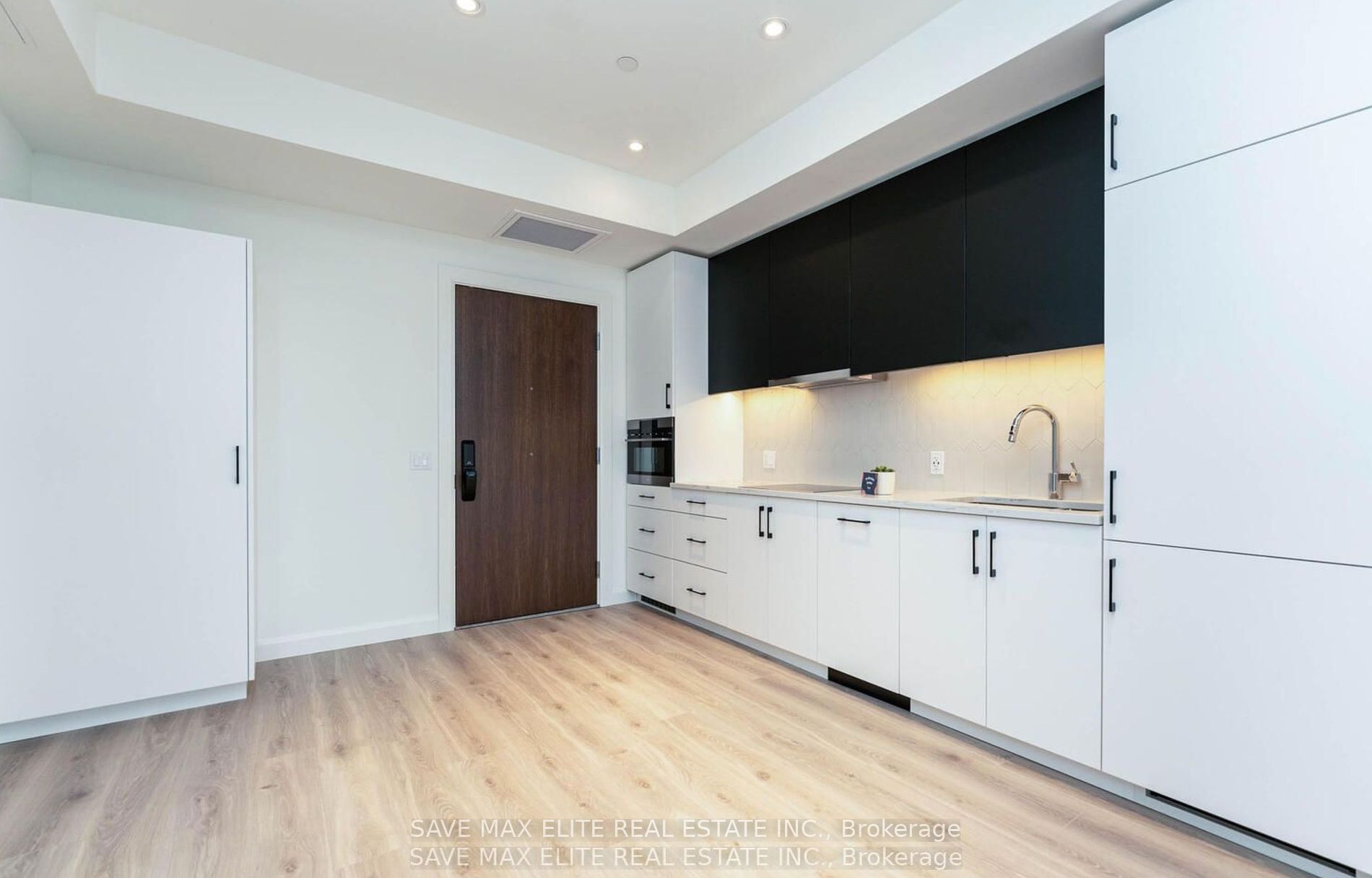 741 King Street W, #301
