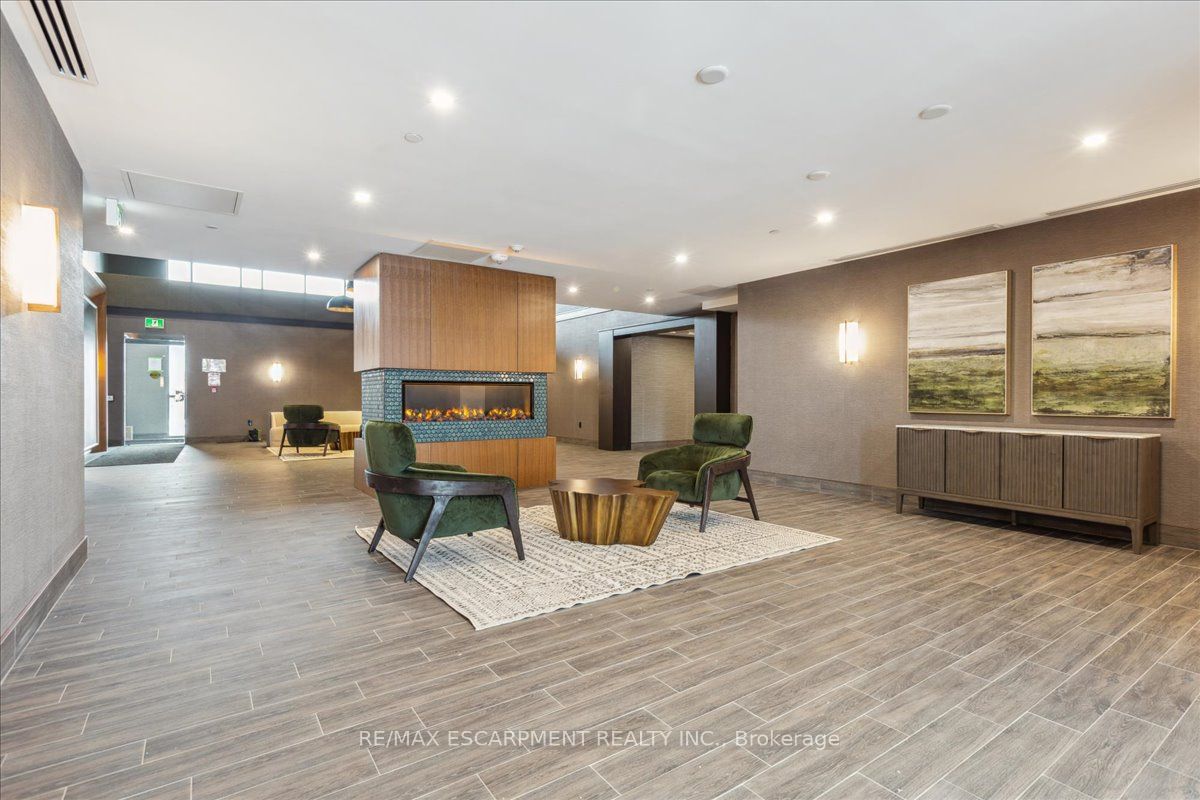 450 Dundas Street E #1001