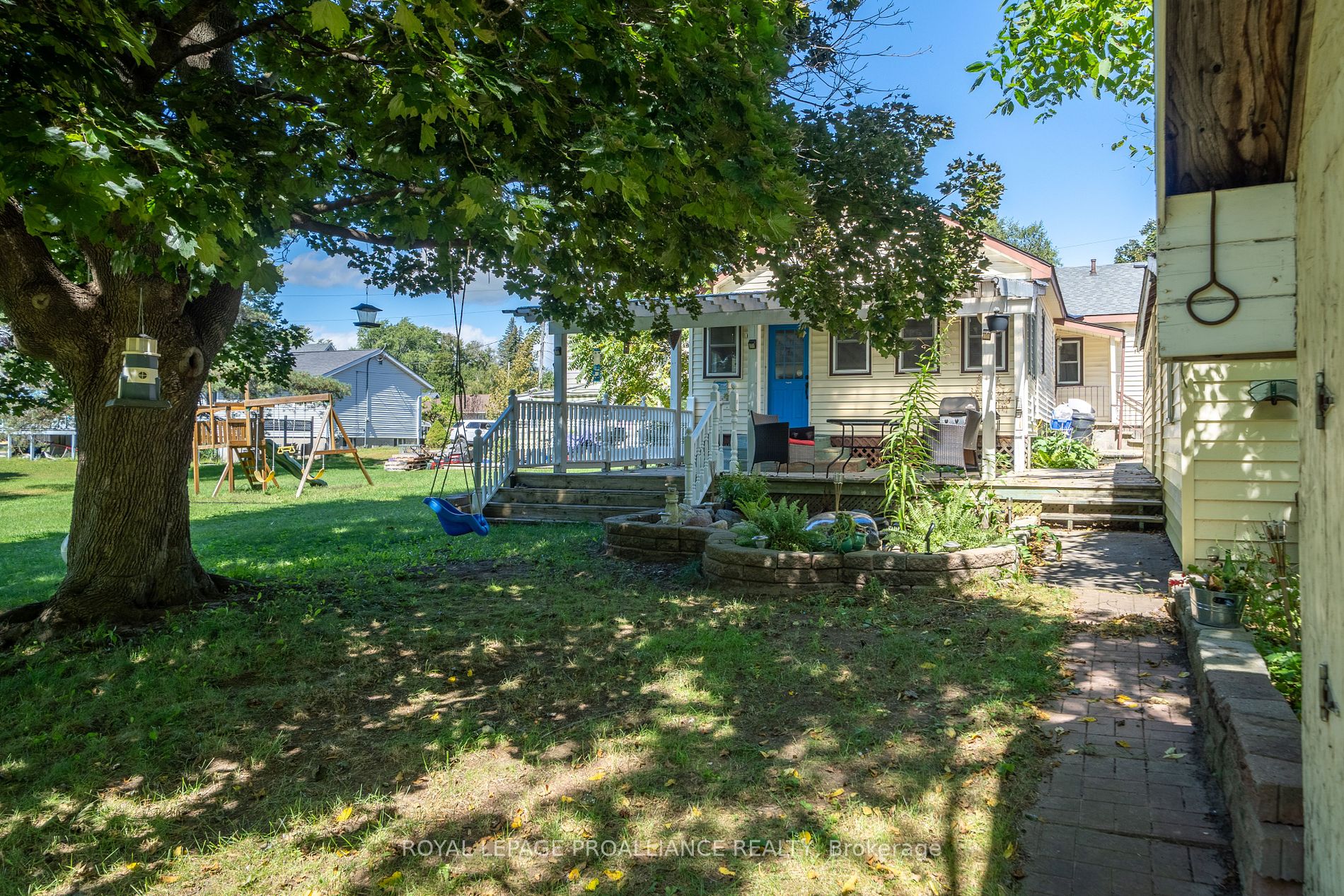 8 Albert St