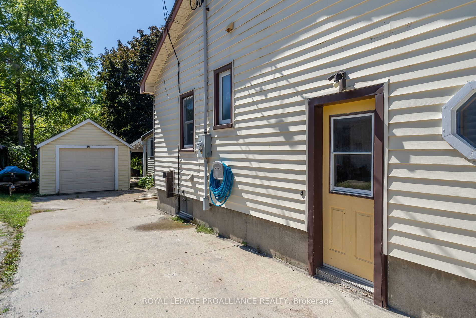 8 Albert St