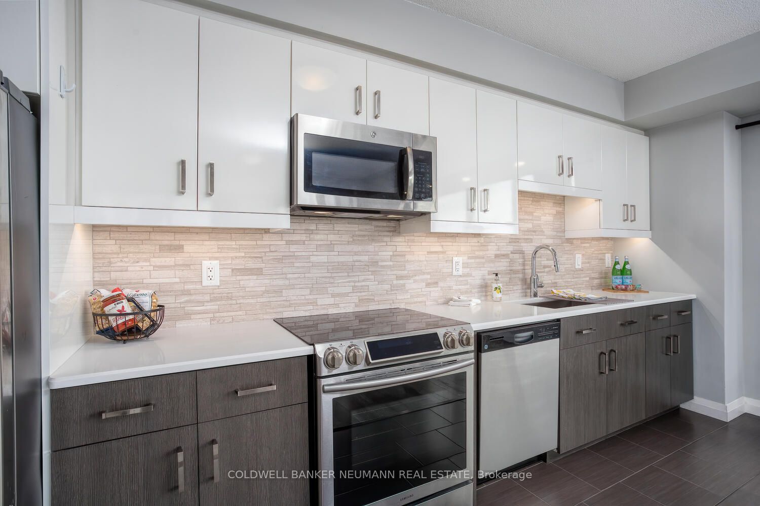 53 Arthur St S, #504