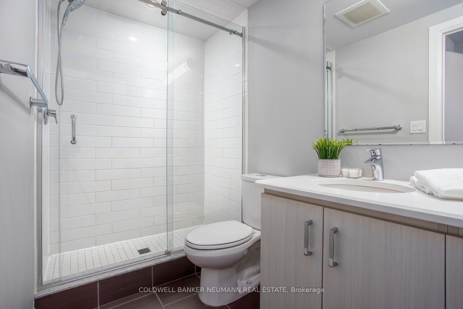 53 Arthur St S, #504