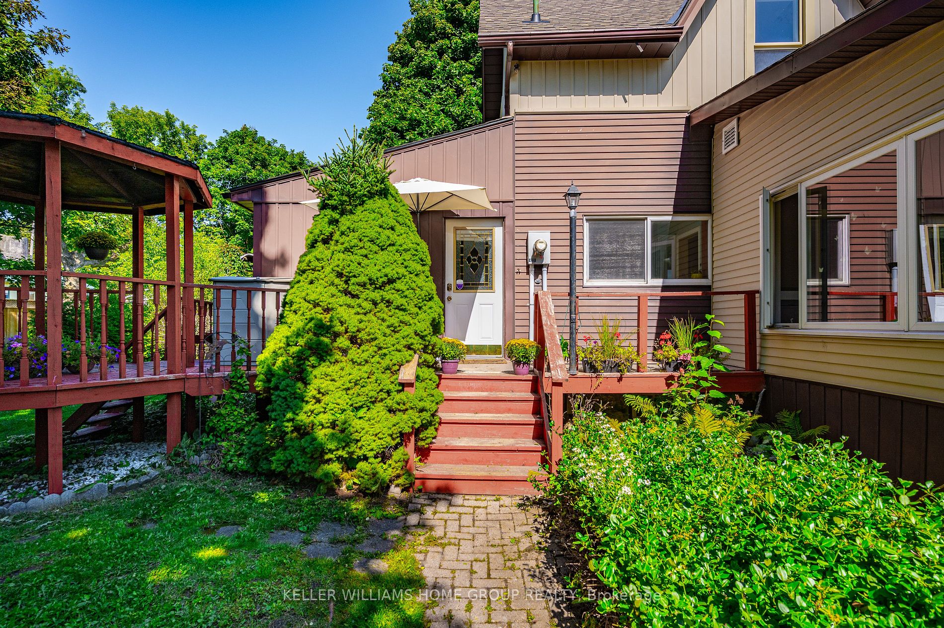 62 Main Street S