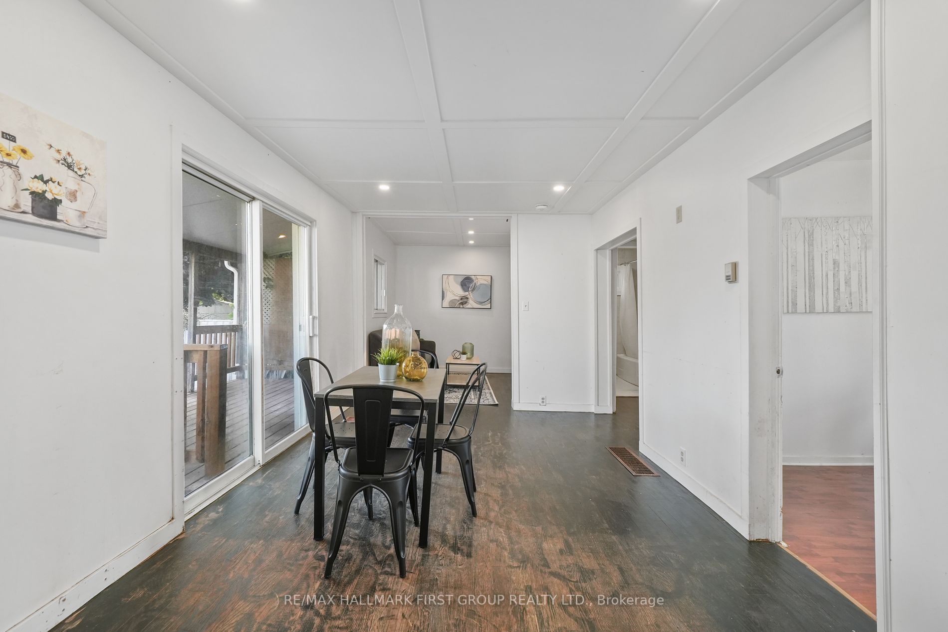 267 University Ave W