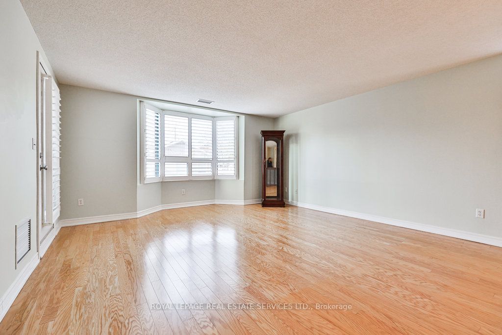 5 Ogilvie Street, #201
