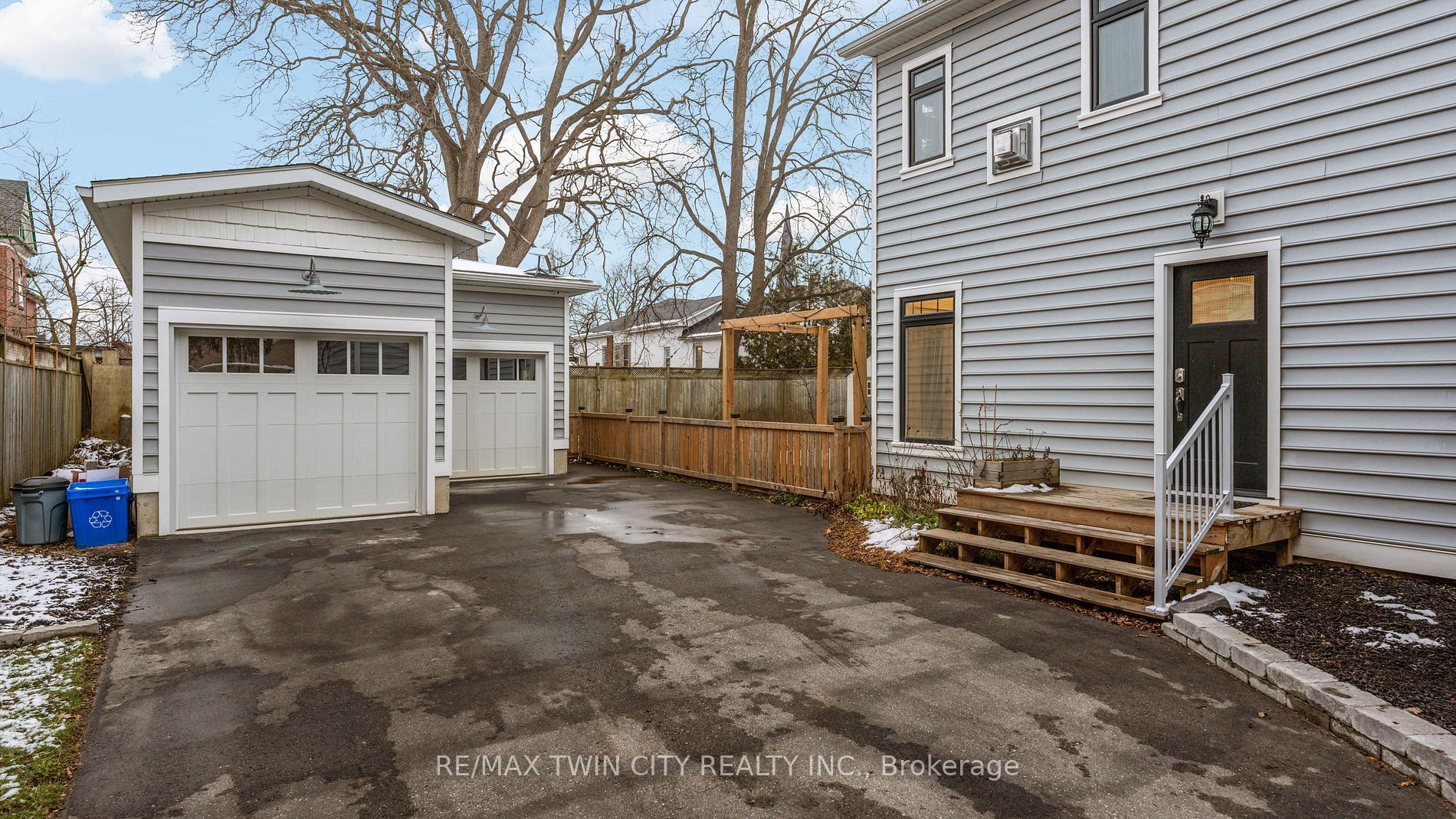 514 George St