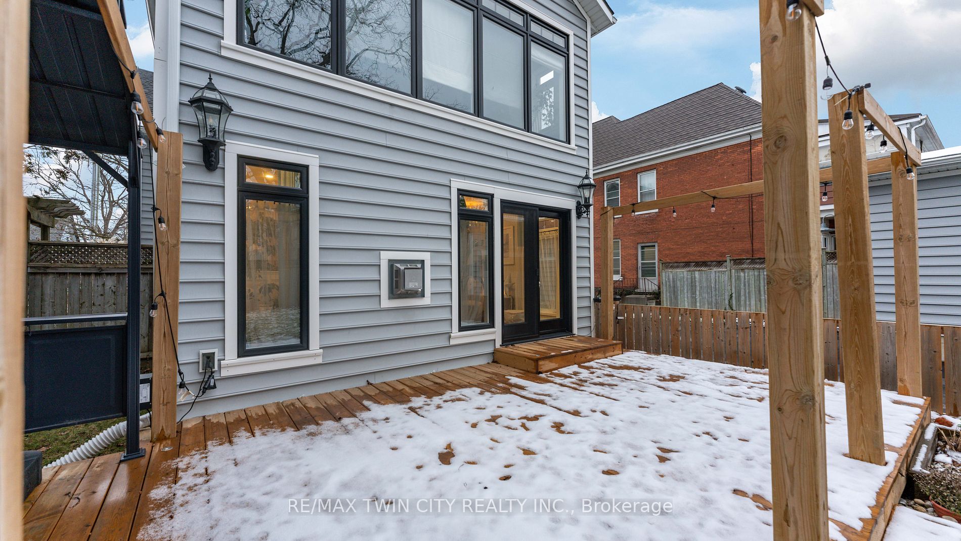 514 George St