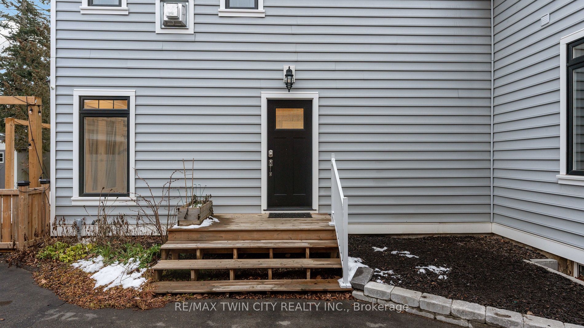 514 George St
