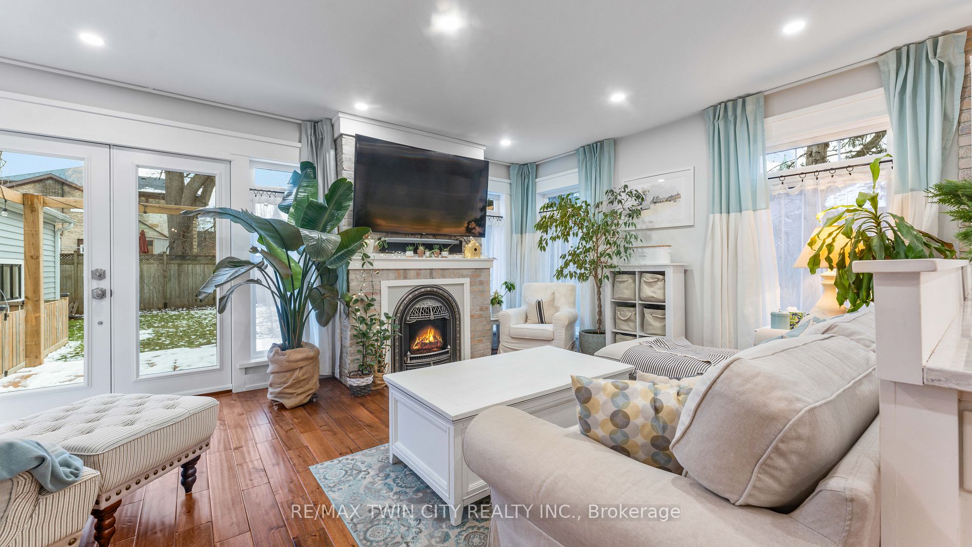 514 George St