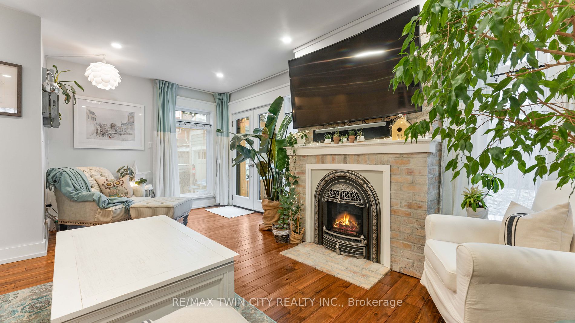514 George St