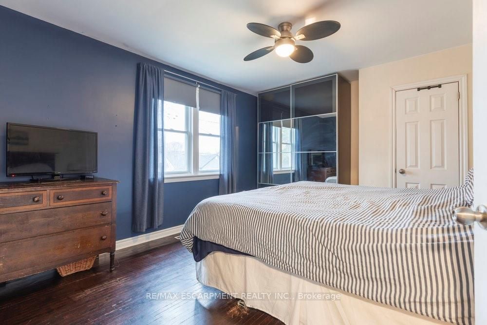 79 West 32nd St