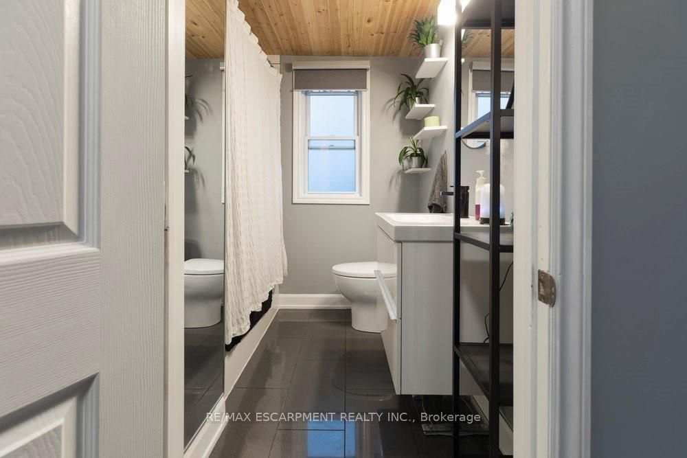 79 West 32nd St