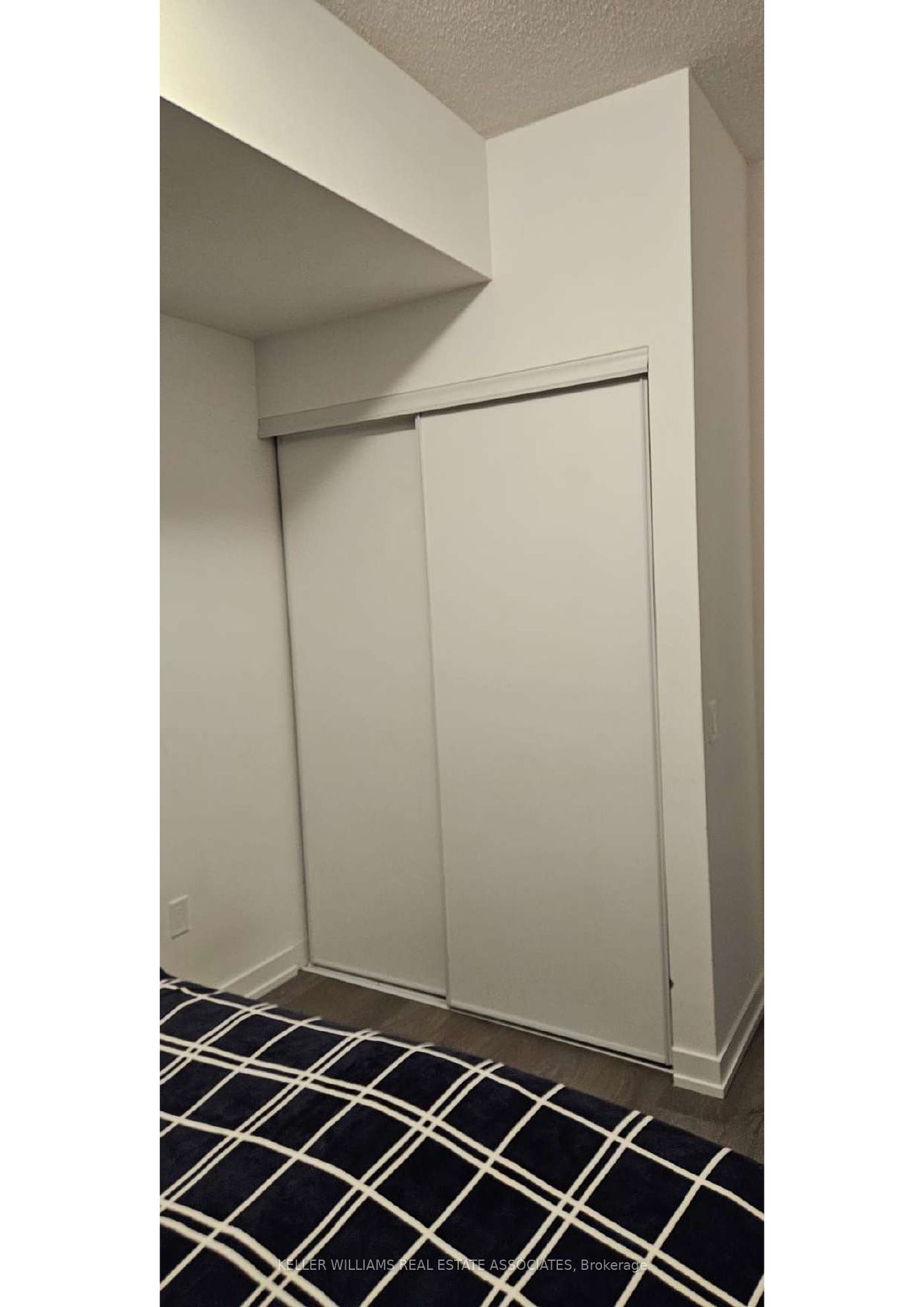 55 Duke St W, #409