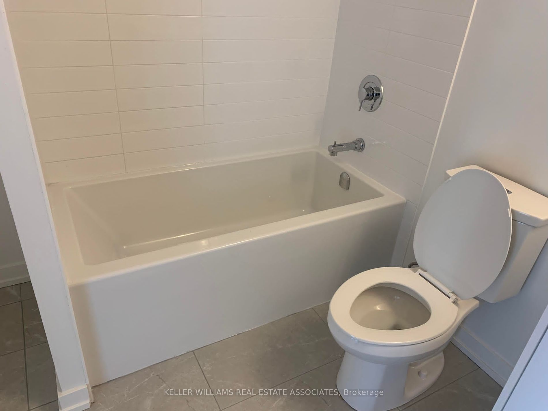 55 Duke St W, #409