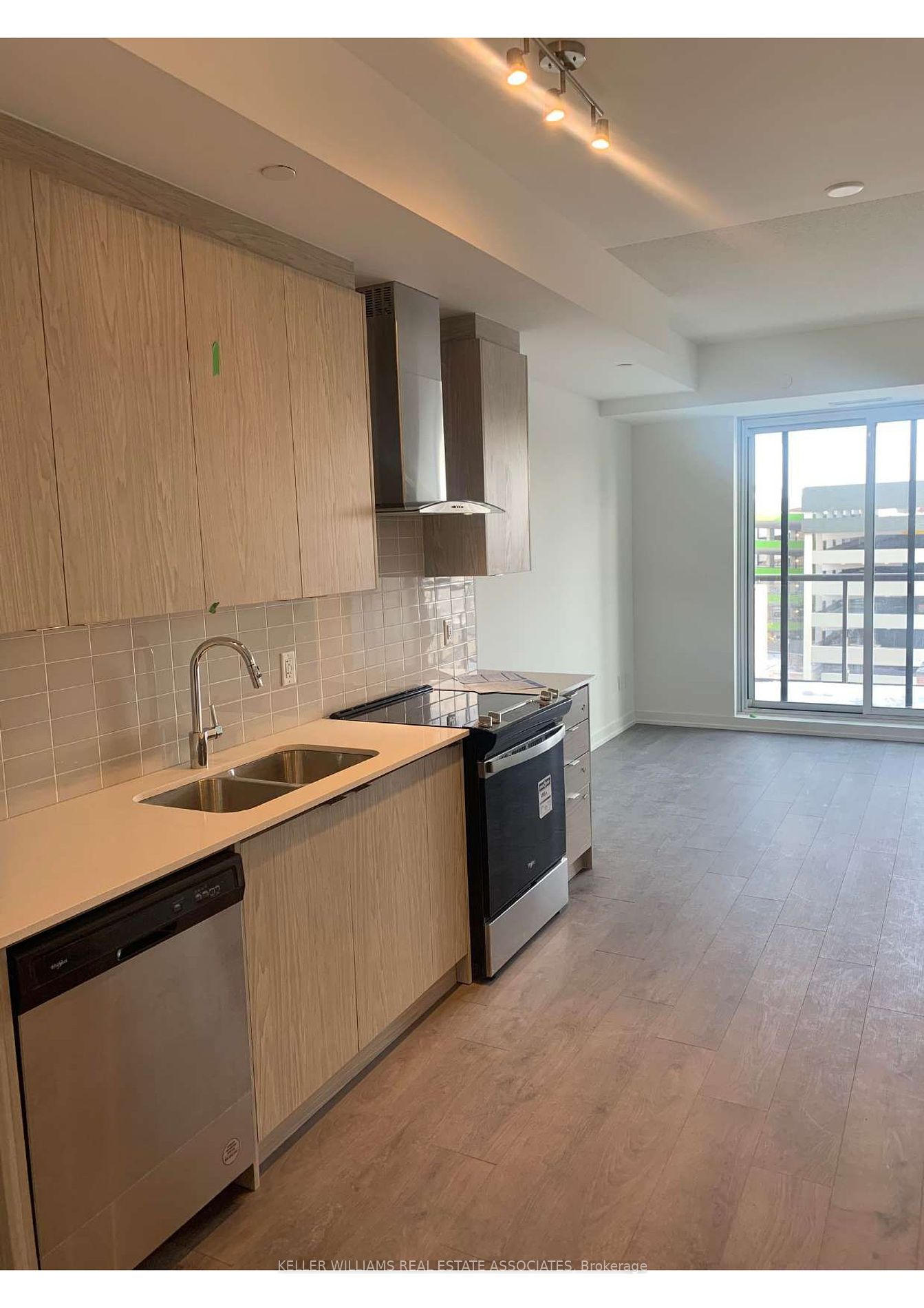 55 Duke St W, #409