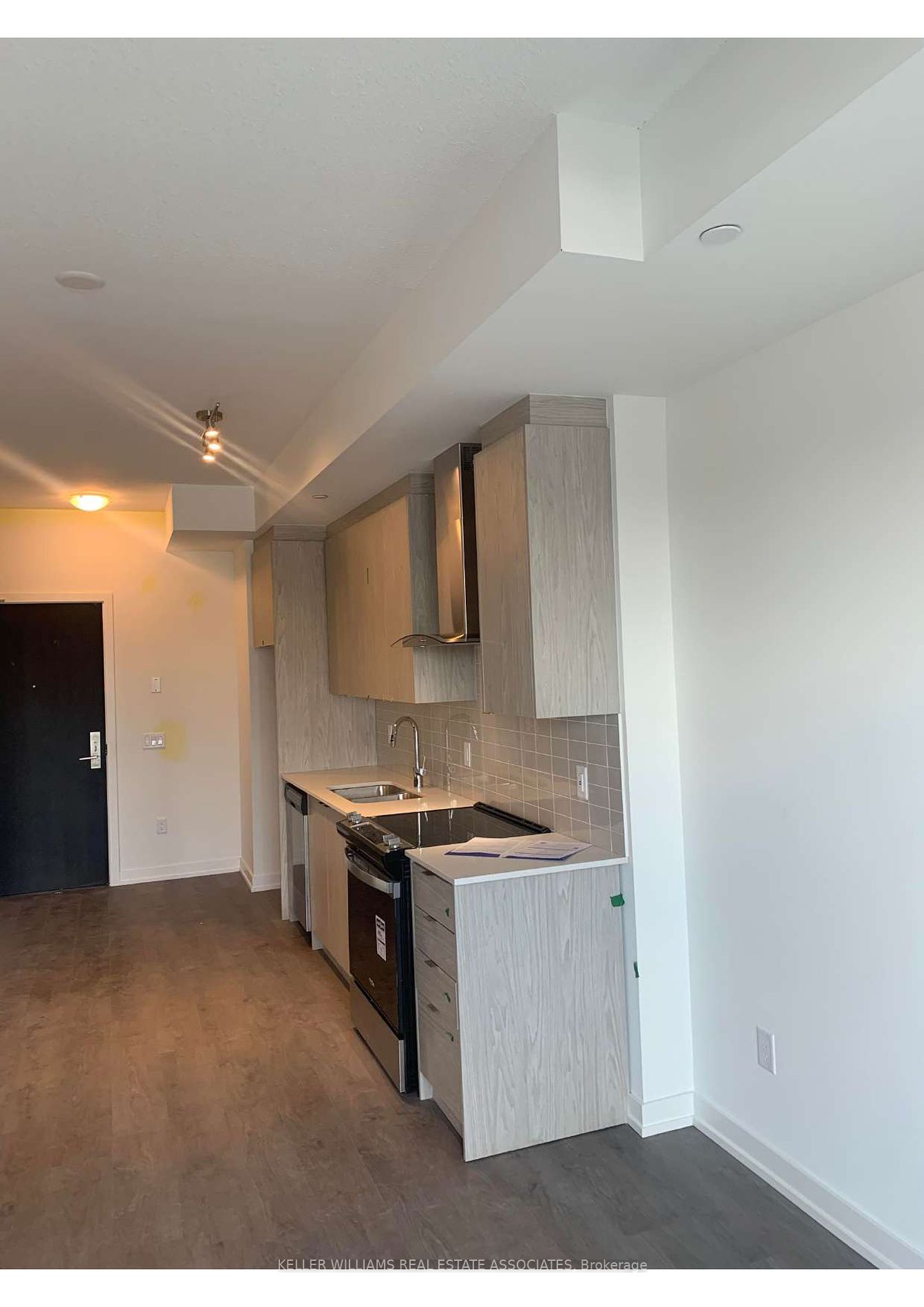 55 Duke St W, #409