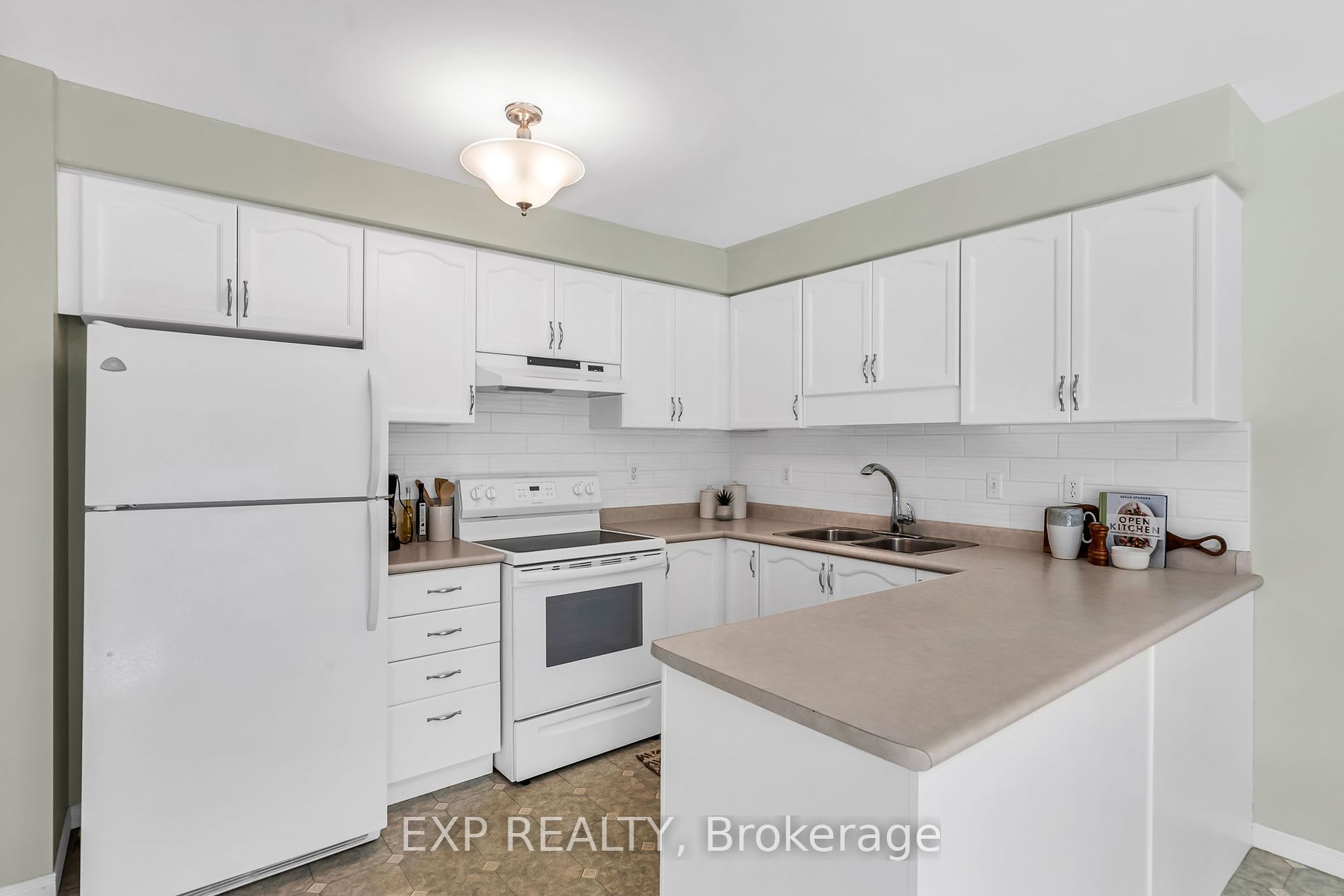 205 Carroll Cres