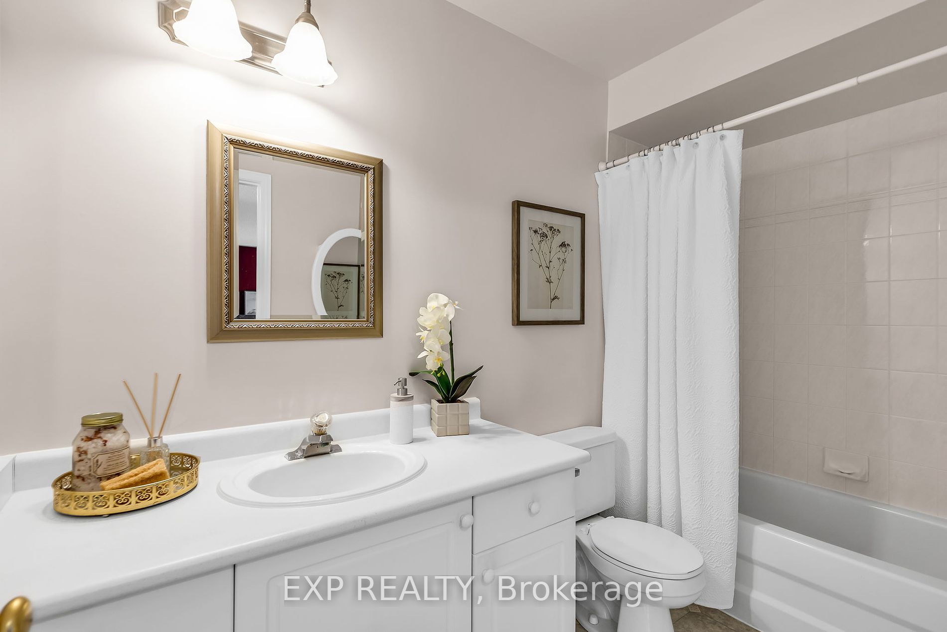 205 Carroll Cres
