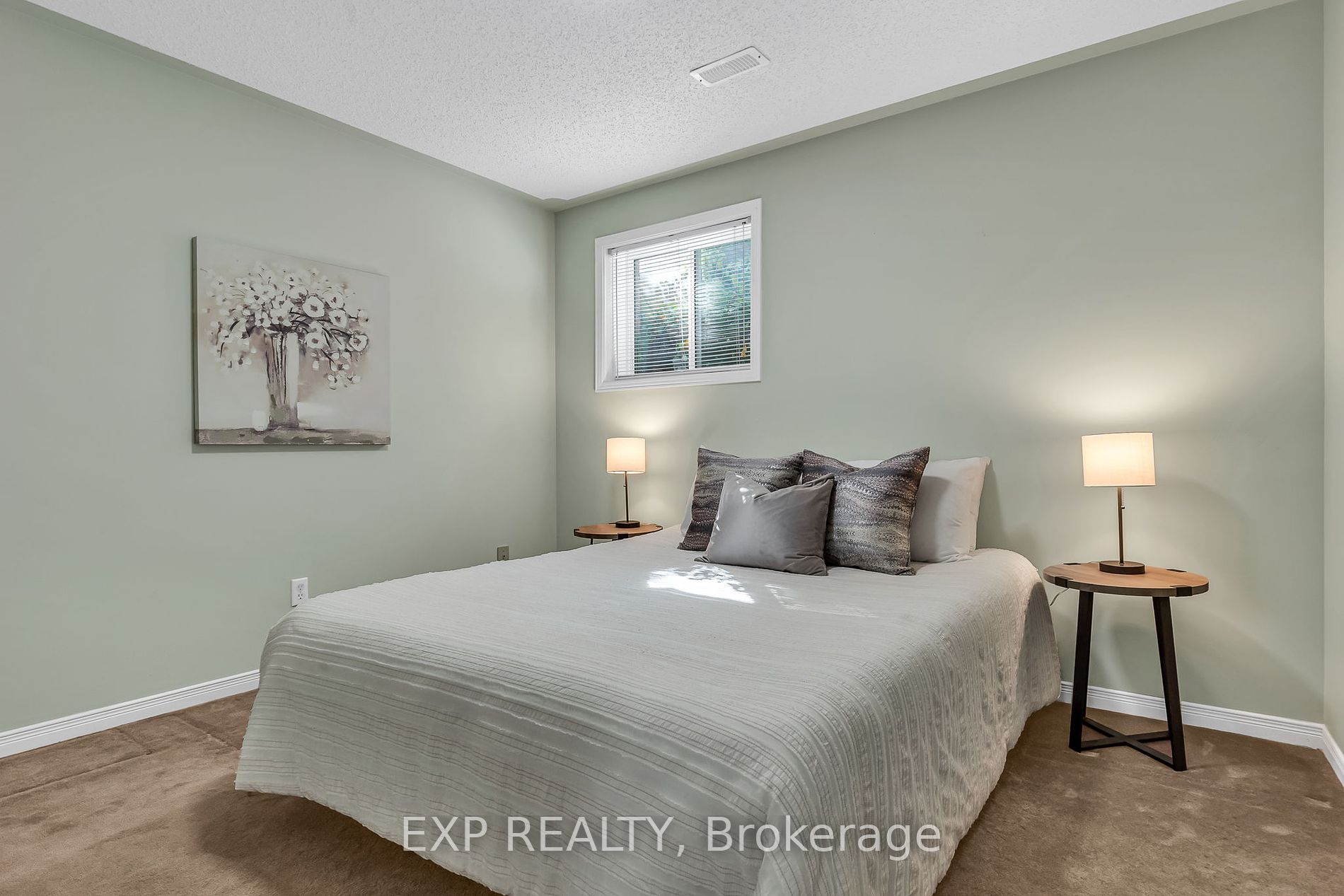 205 Carroll Cres