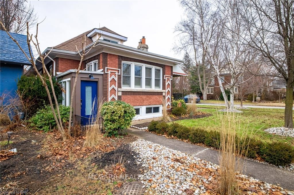 10 Woodruff Ave