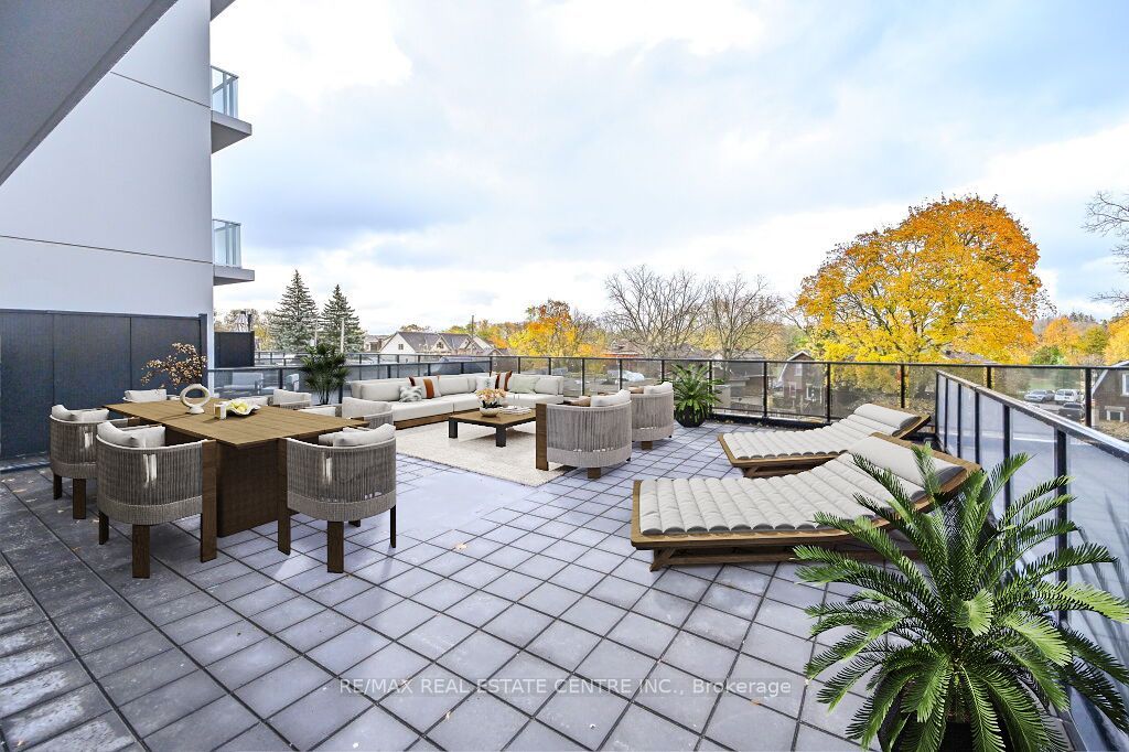 71 Wyndham Street S, #203