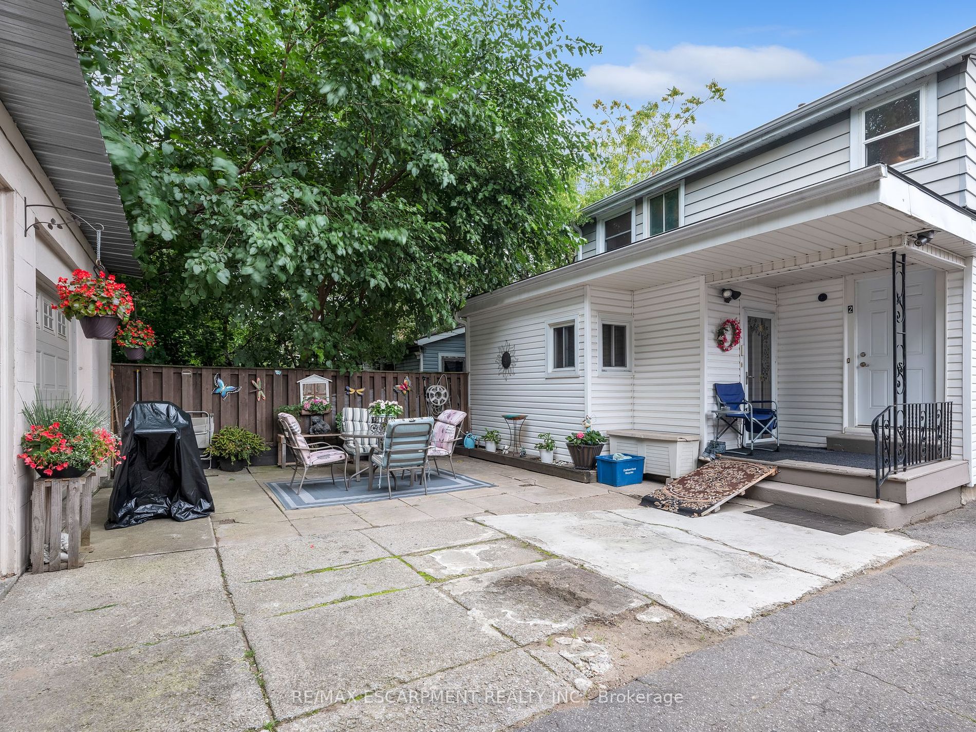 160 Welland Ave